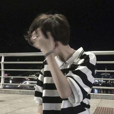 网红手机用的头像男,揭秘当红小生们的时尚魅力