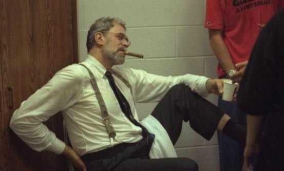 明星抽烟打游戏图片